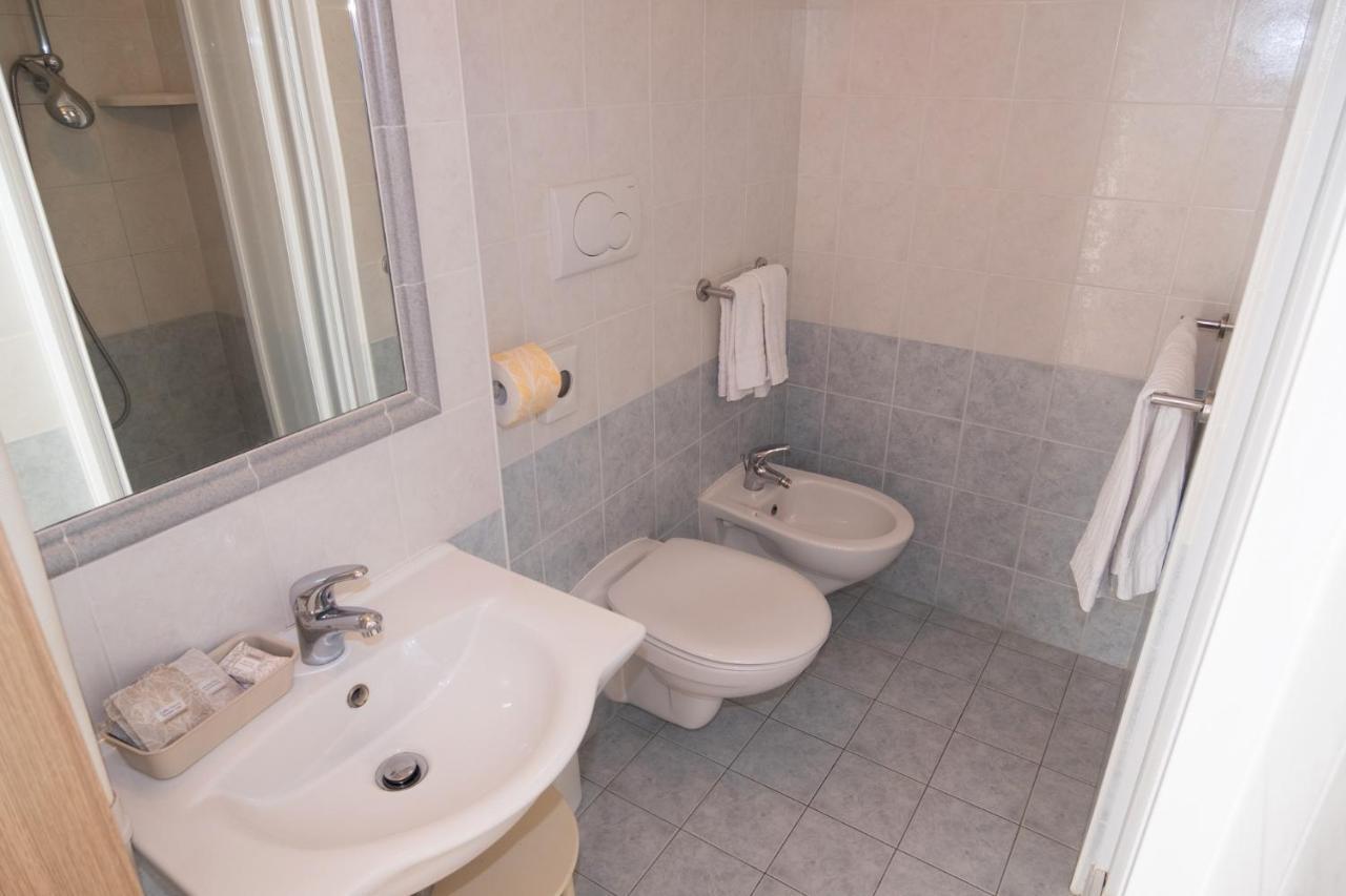 Hotel Cormoran Riccione Esterno foto