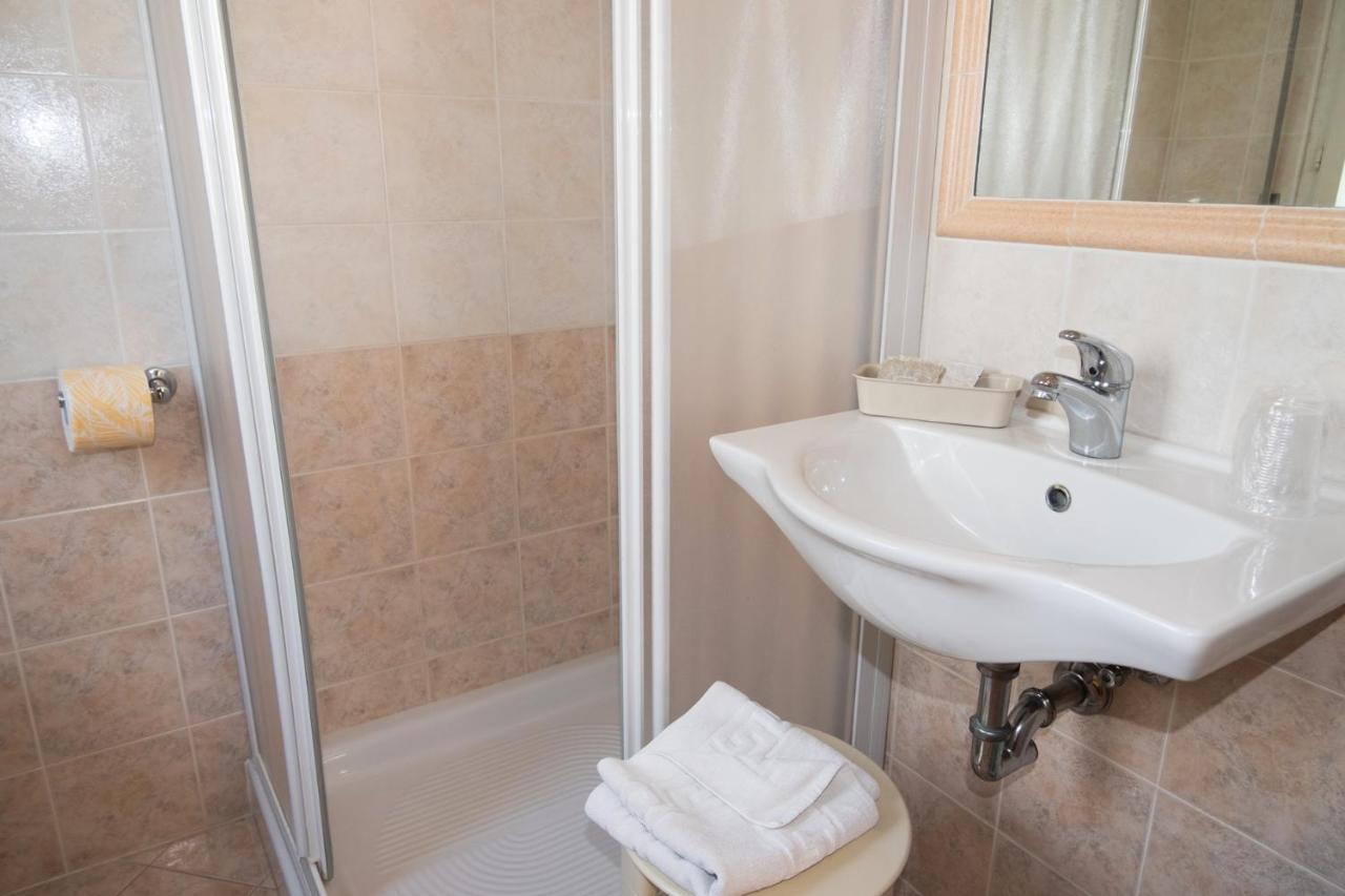 Hotel Cormoran Riccione Esterno foto