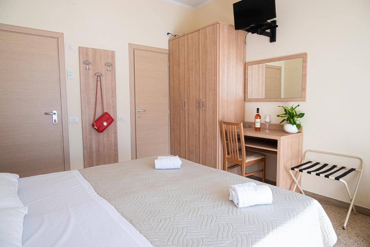Hotel Cormoran Riccione Esterno foto
