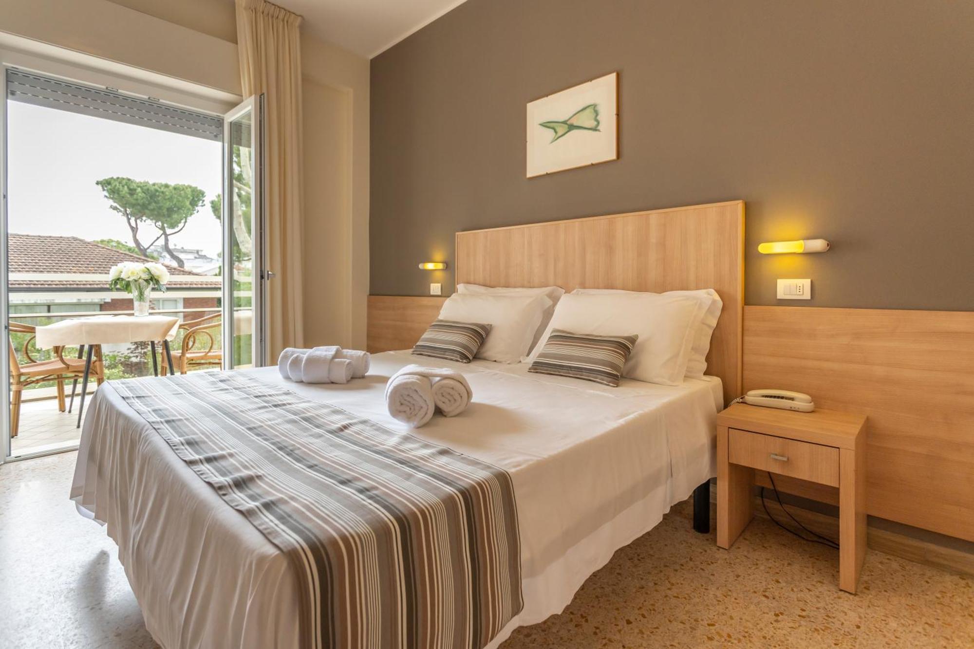 Hotel Cormoran Riccione Esterno foto