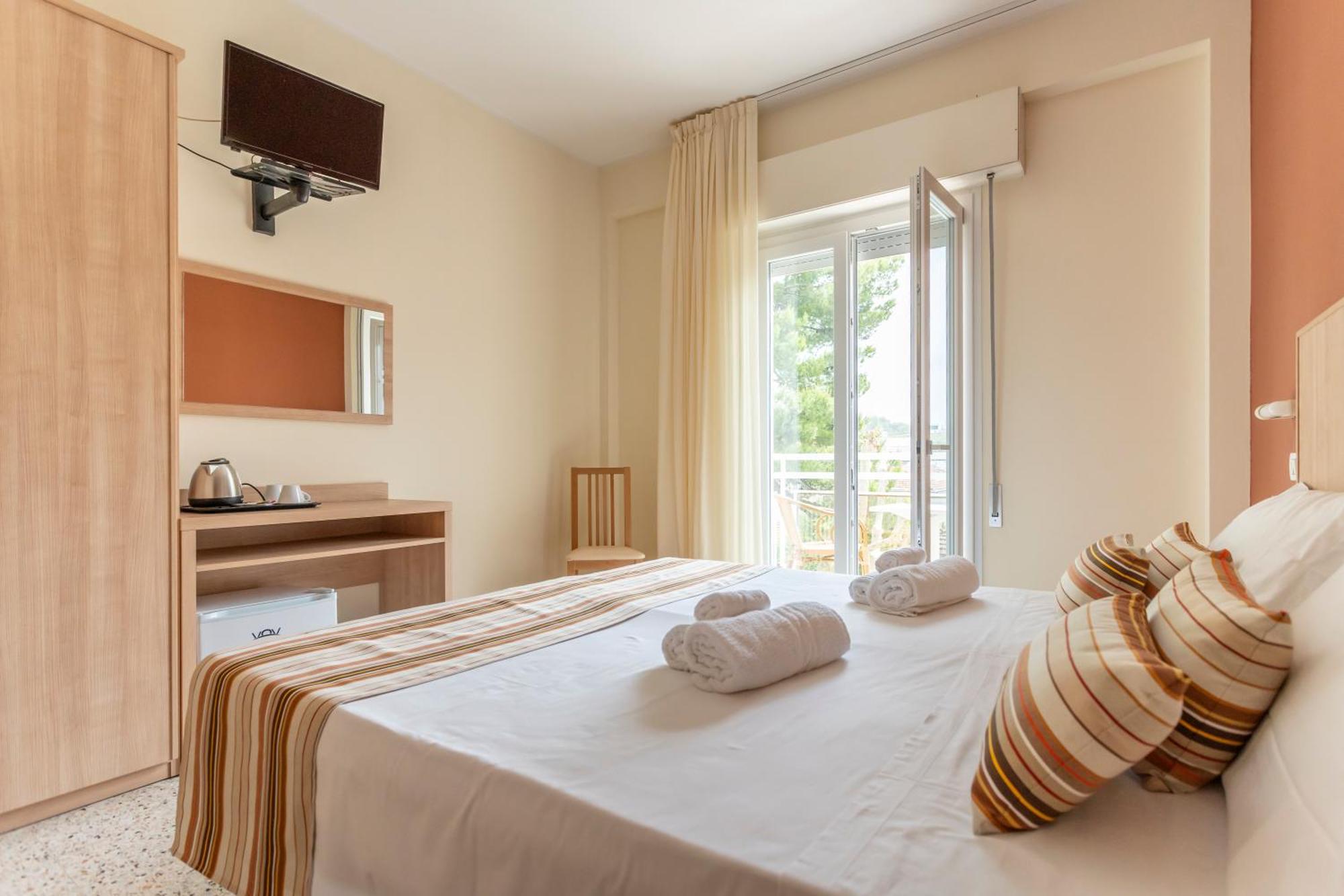 Hotel Cormoran Riccione Esterno foto