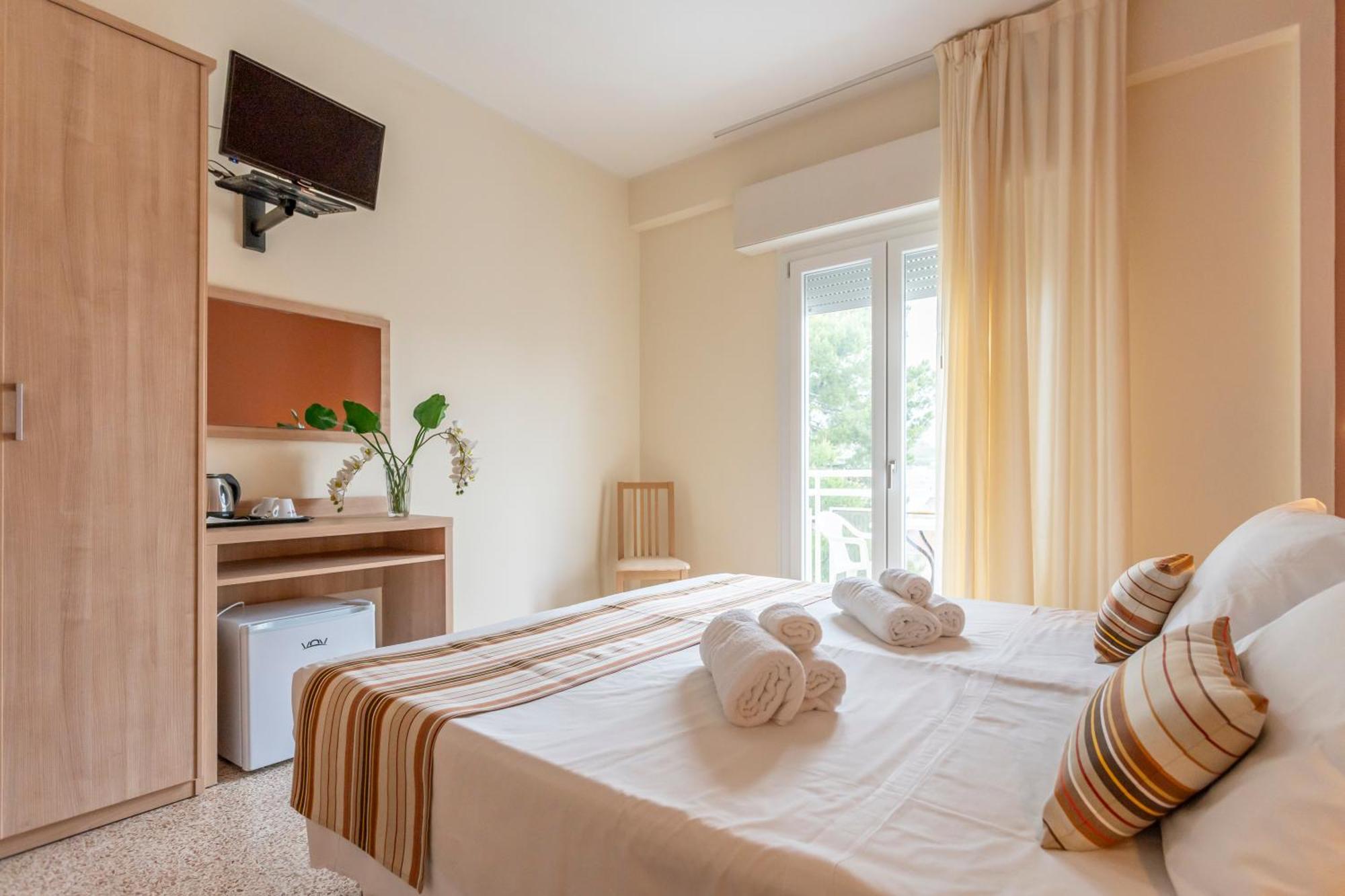 Hotel Cormoran Riccione Esterno foto