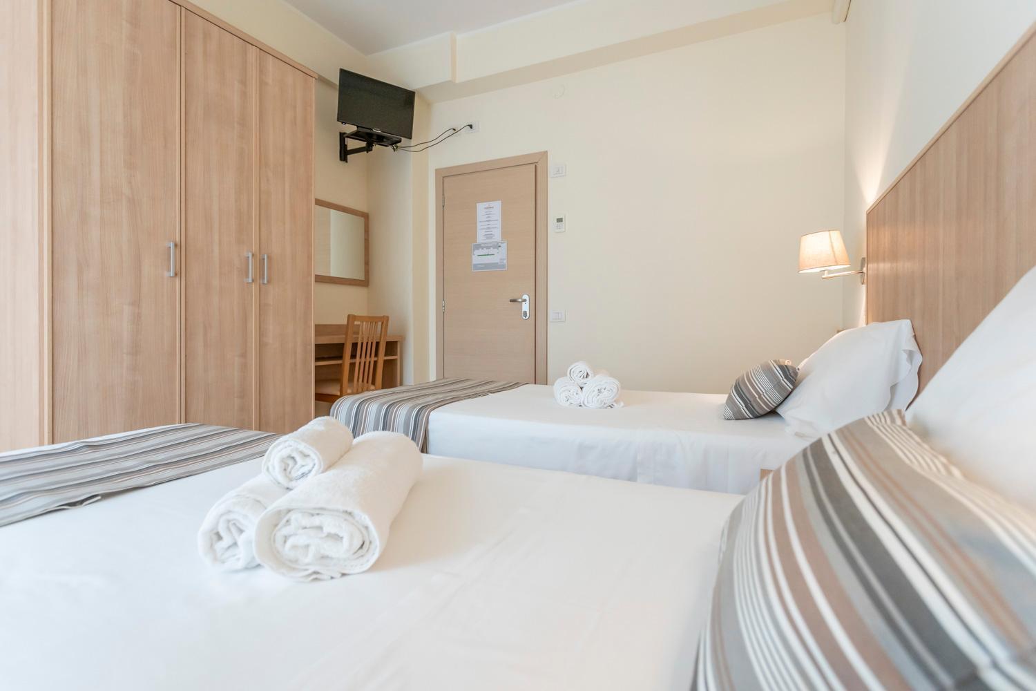 Hotel Cormoran Riccione Esterno foto