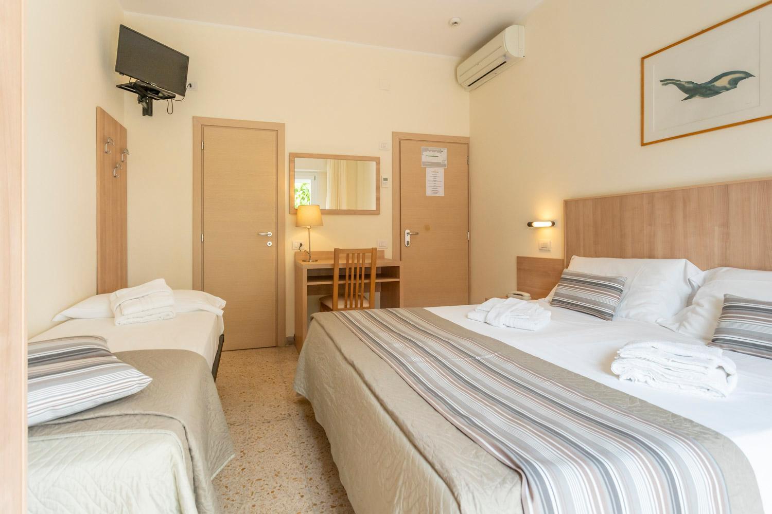 Hotel Cormoran Riccione Esterno foto