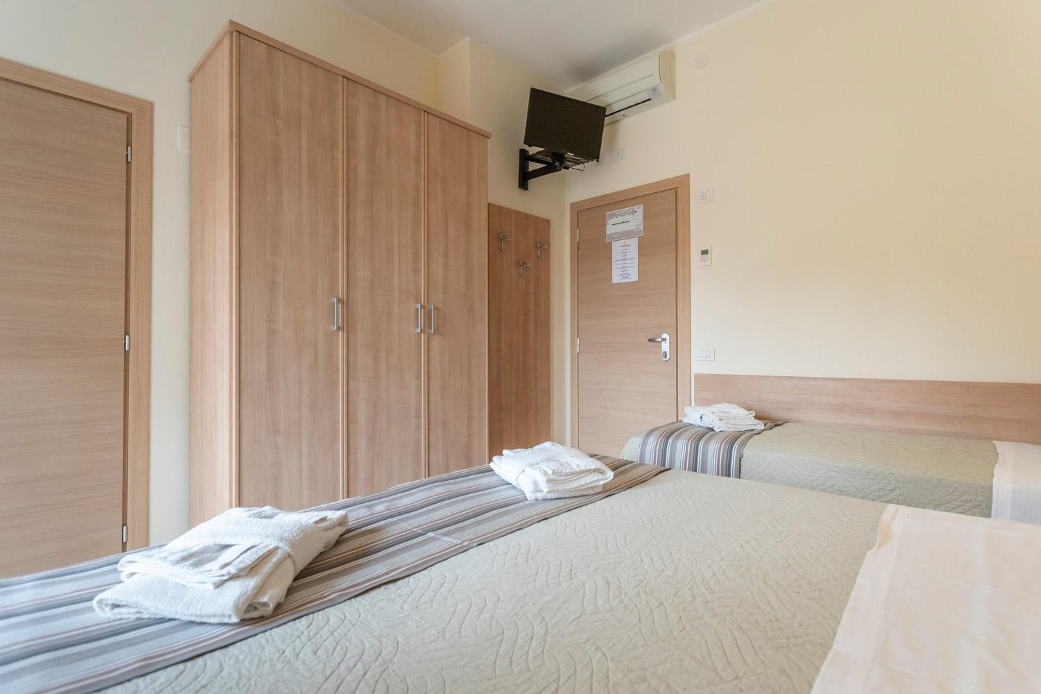 Hotel Cormoran Riccione Esterno foto