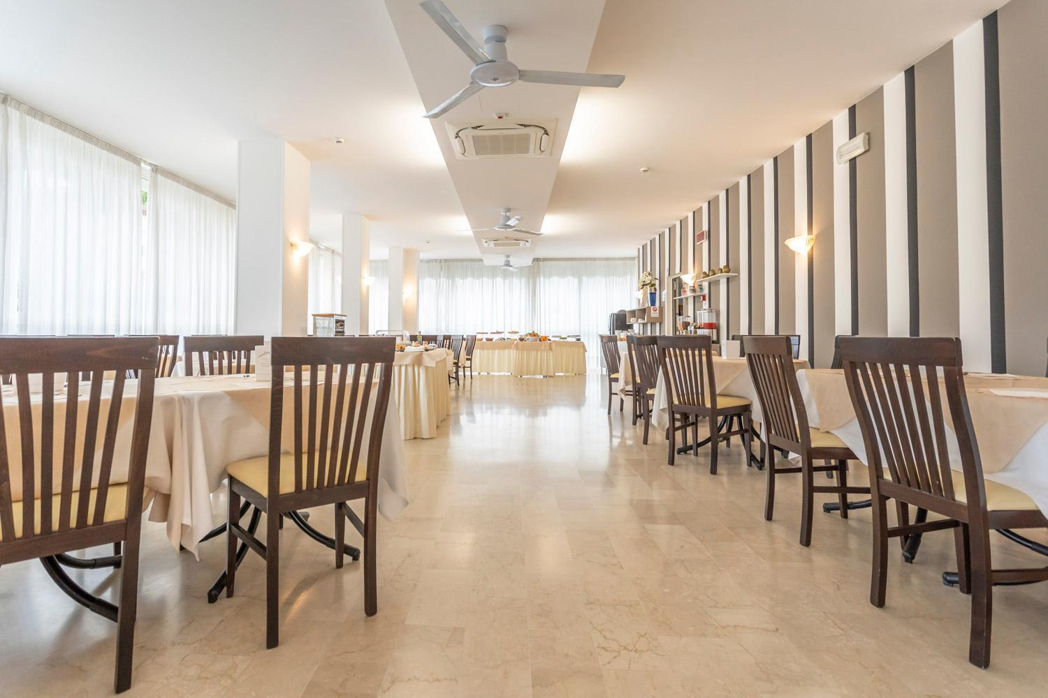 Hotel Cormoran Riccione Esterno foto